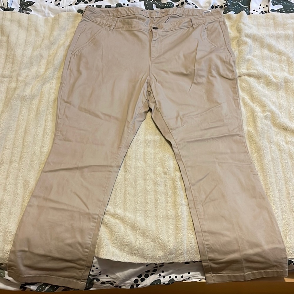 Old Navy BootCut Stretch Uniform Pant size 18 Petite in Rolled Oats (Tan)